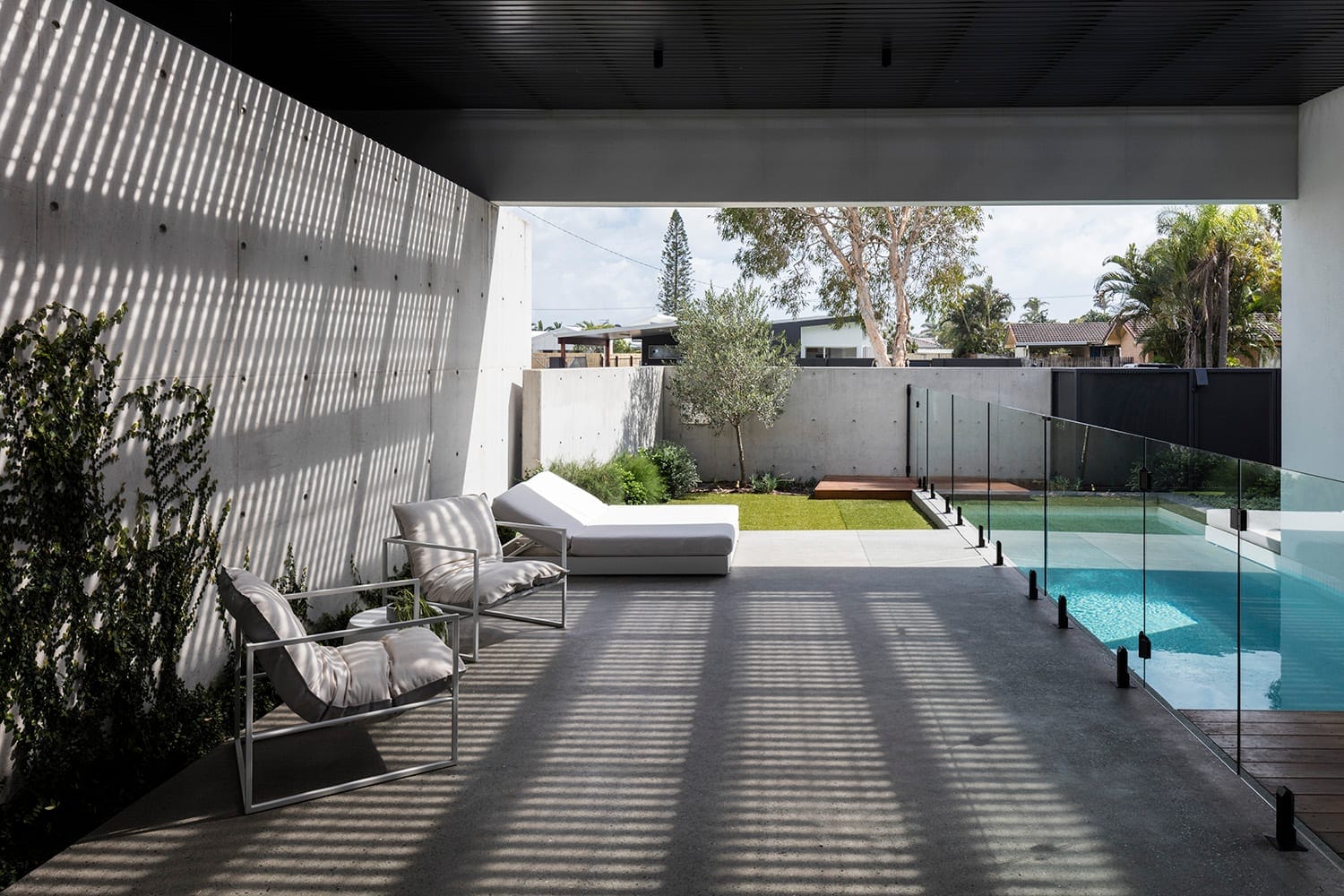 High-End Designer Living: 200m to Sand!