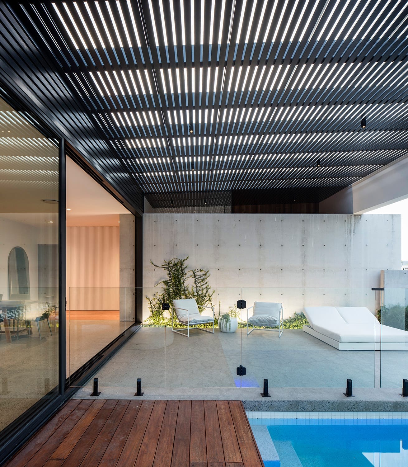 High-End Designer Living: 200m to Sand!