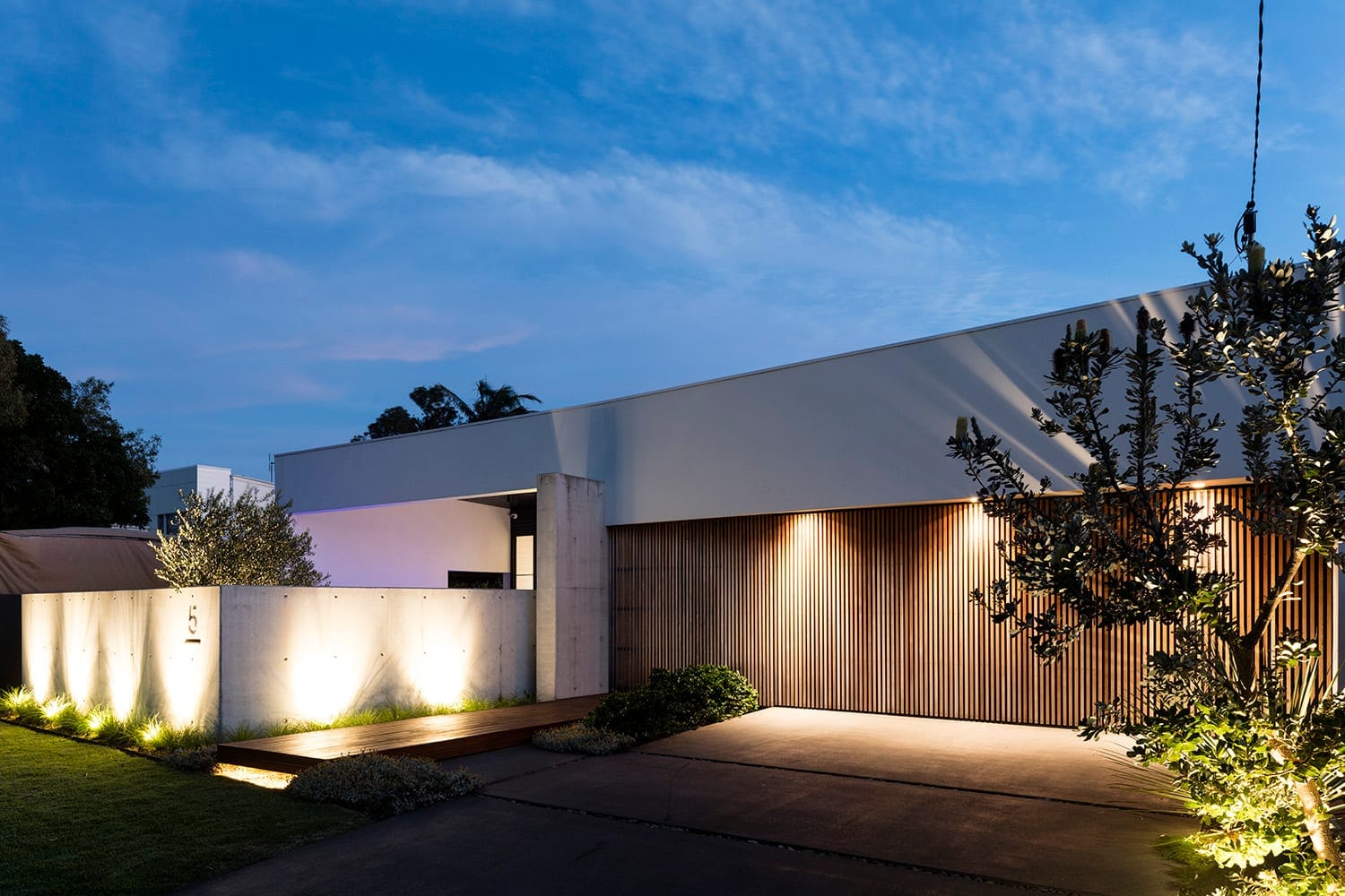 High-End Designer Living: 200m to Sand!