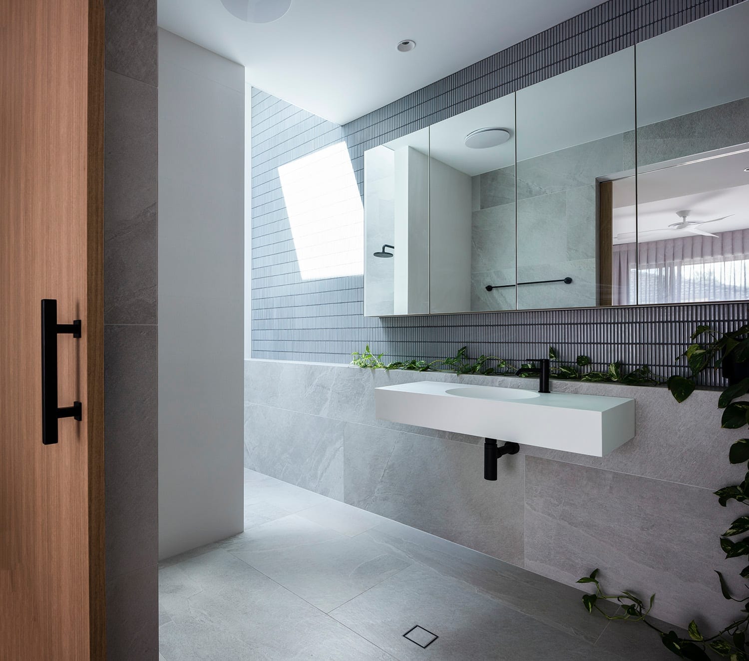 High-End Designer Living: 200m to Sand!