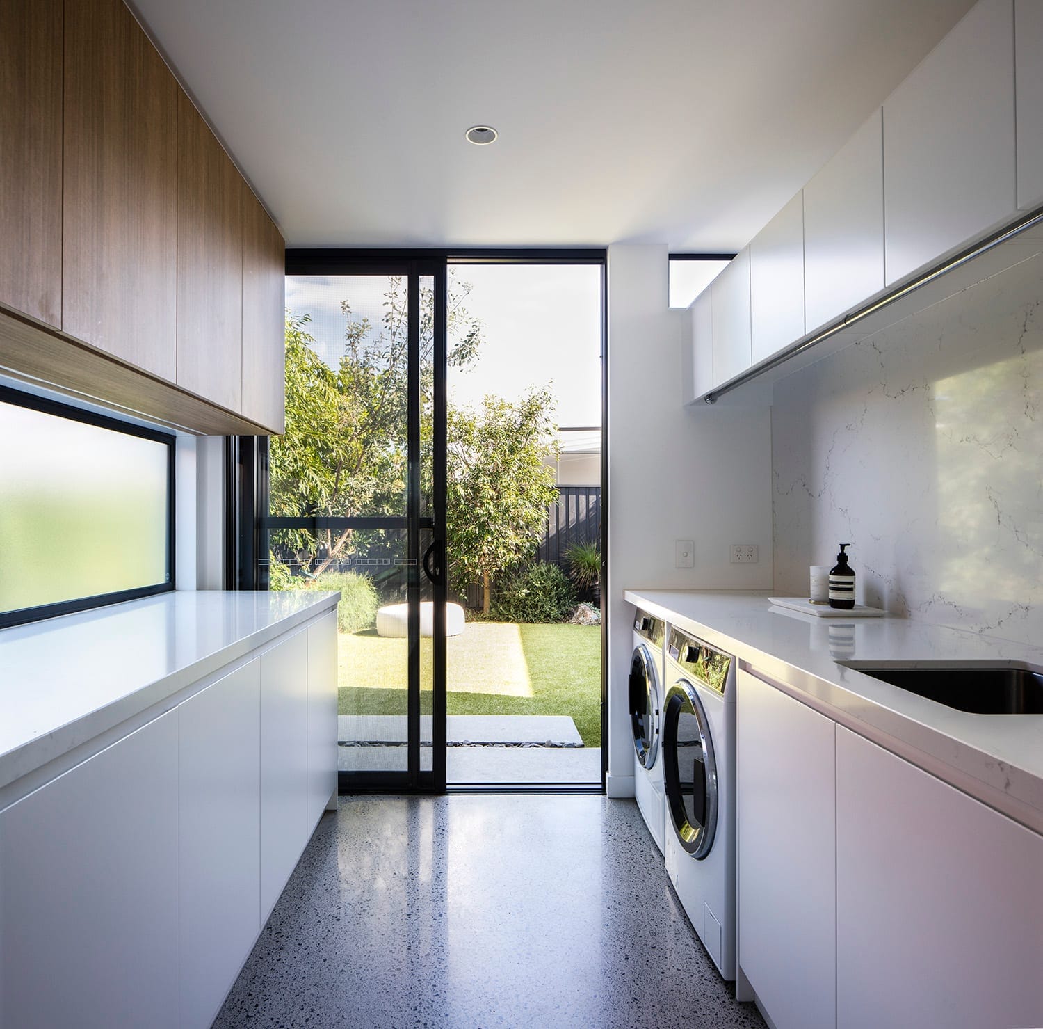 High-End Designer Living: 200m to Sand!