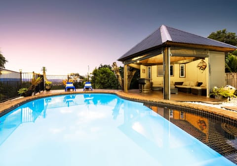 Mons Magic: Sunsets, Pool Parties, Memories!