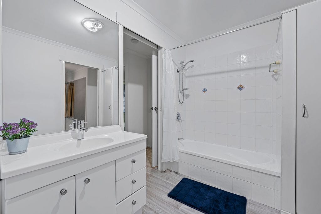 Dual Living, Lifestyle opportunity!