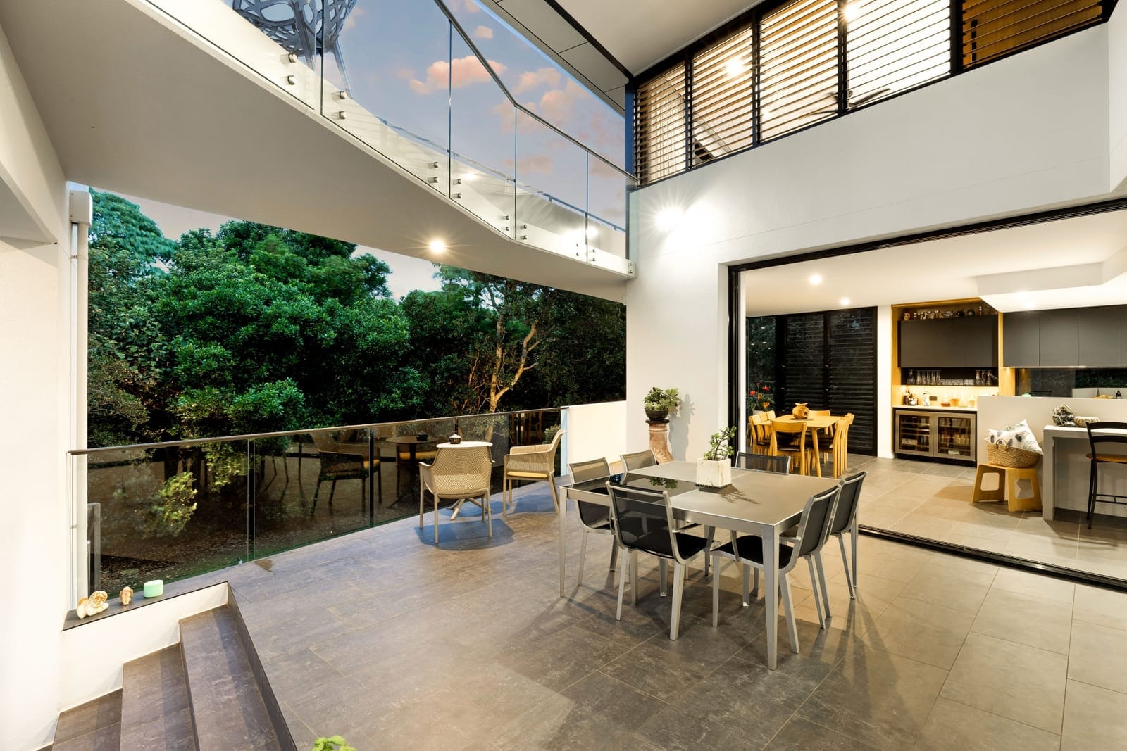 Beachfront Masterpiece: Unrivalled Lifestyle on Offer!