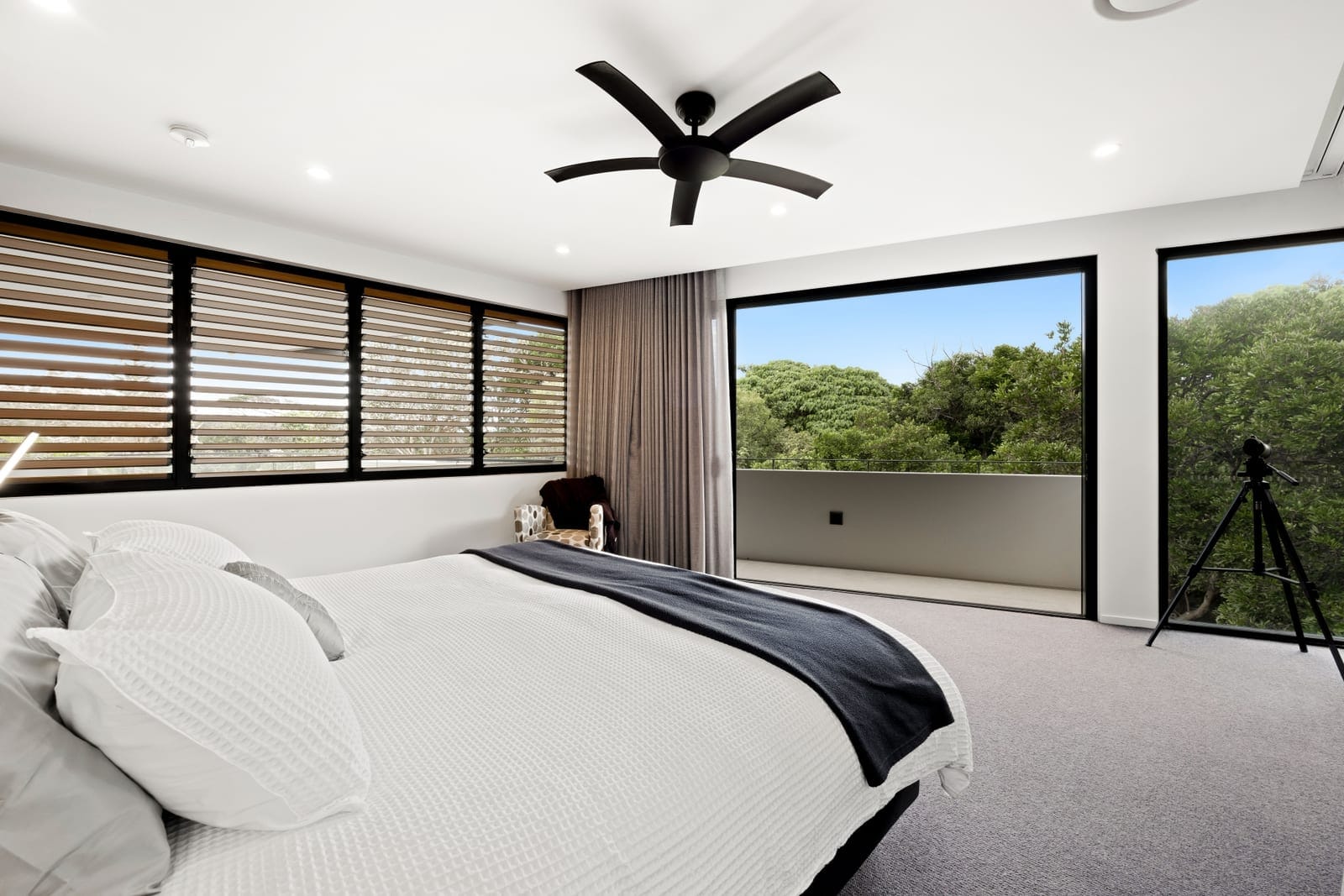 Beachfront Masterpiece: Unrivalled Lifestyle on Offer!