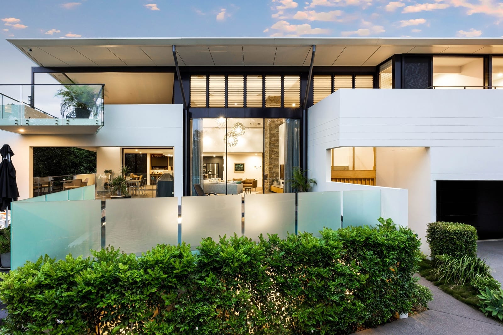 Beachfront Masterpiece: Unrivalled Lifestyle on Offer!