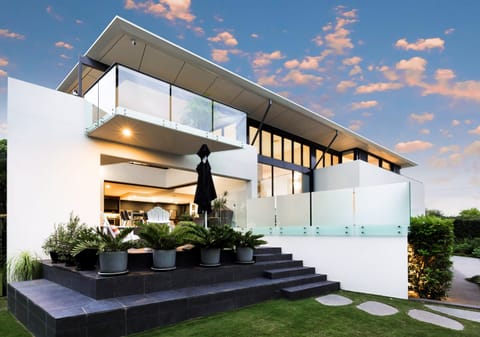 Beachfront Masterpiece: Unrivalled Lifestyle on Offer!