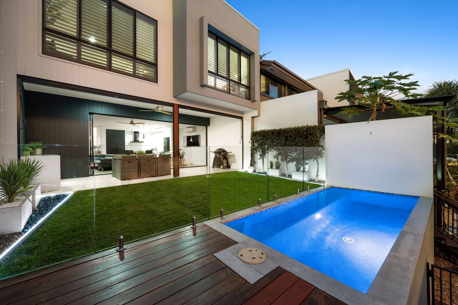 RARE Absolute Waterfront Block: Direct Access