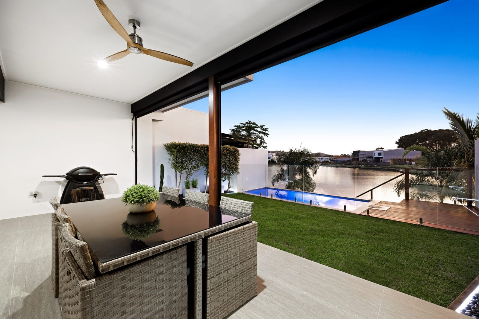 RARE Absolute Waterfront Block: Direct Access