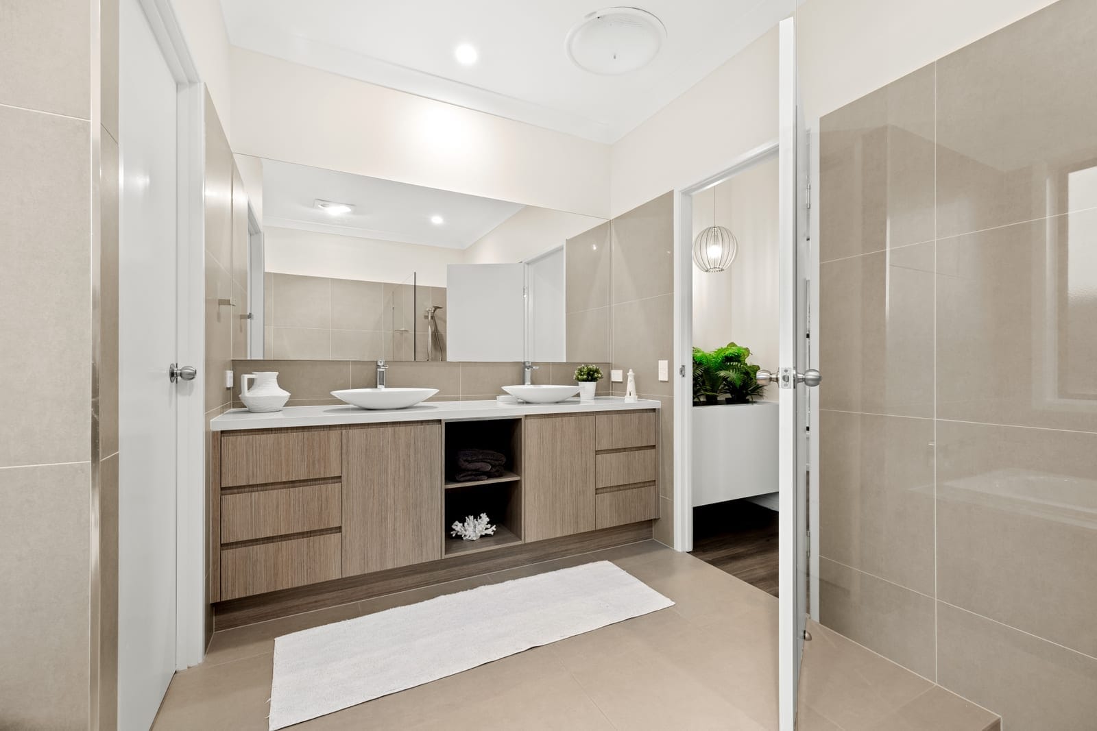 Luxury Waterfront Living: Deep Water Access!