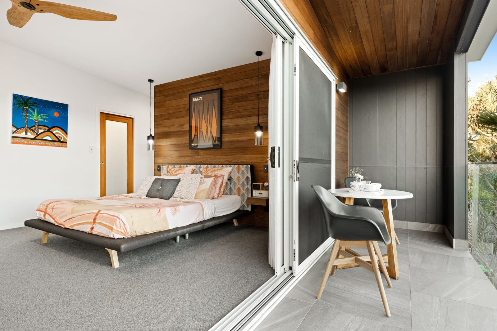 100m to Beach: Designer Living!