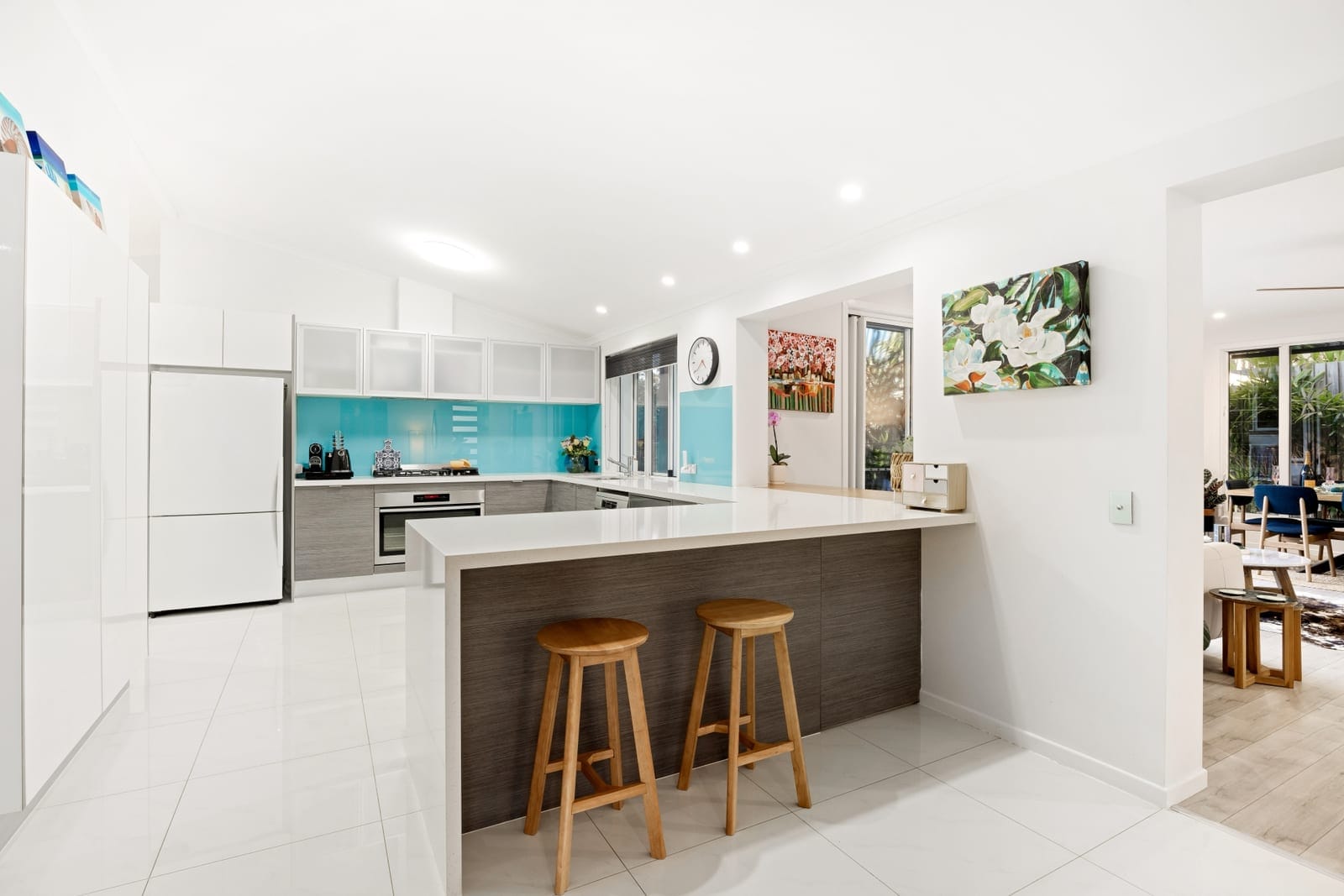 100m to Beach: Designer Living!