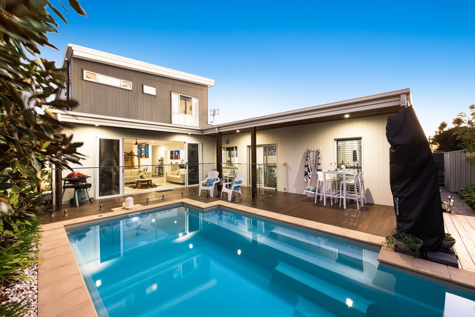 100m to Beach: Designer Living!