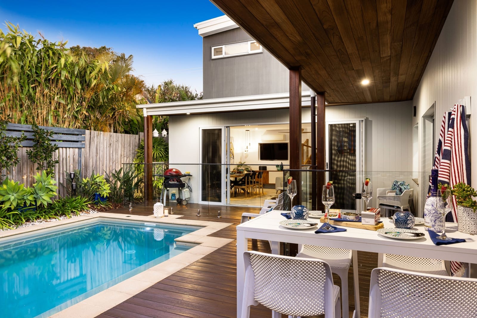 100m to Beach: Designer Living!