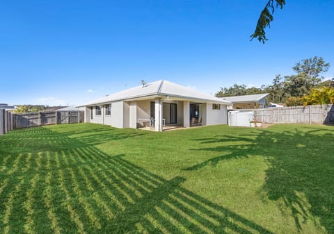 Corner Block, BIG Fenced Yard!