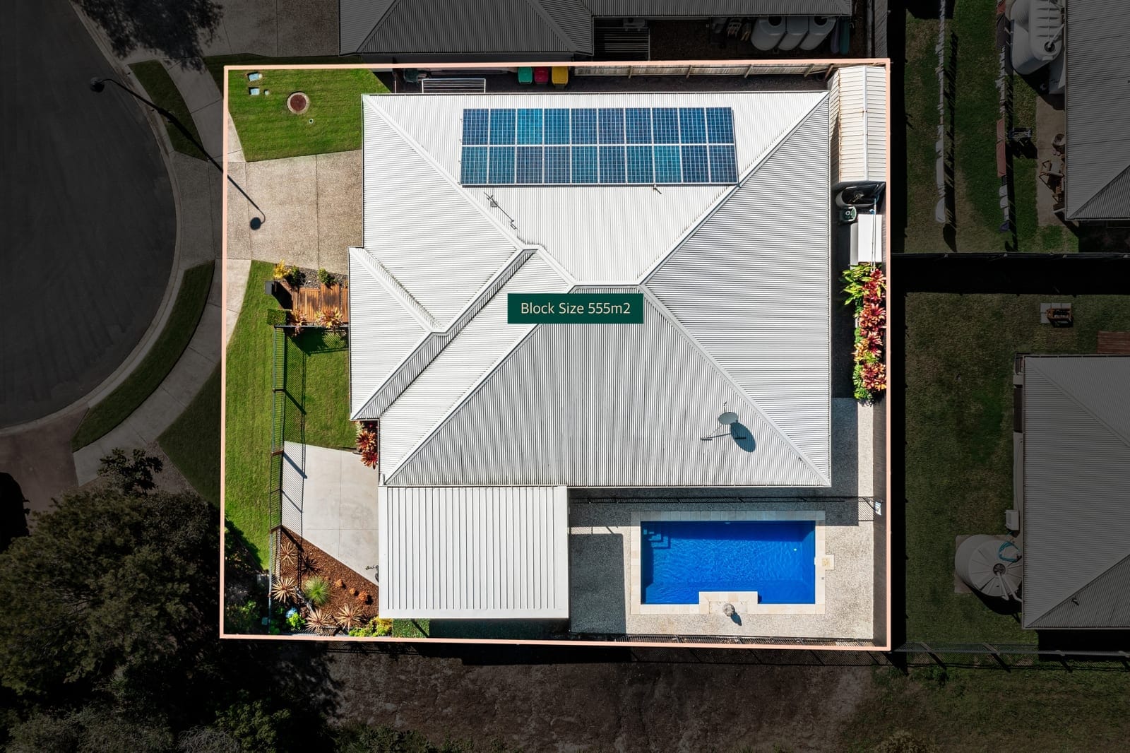 Modern comfort and privacy in leafy central position