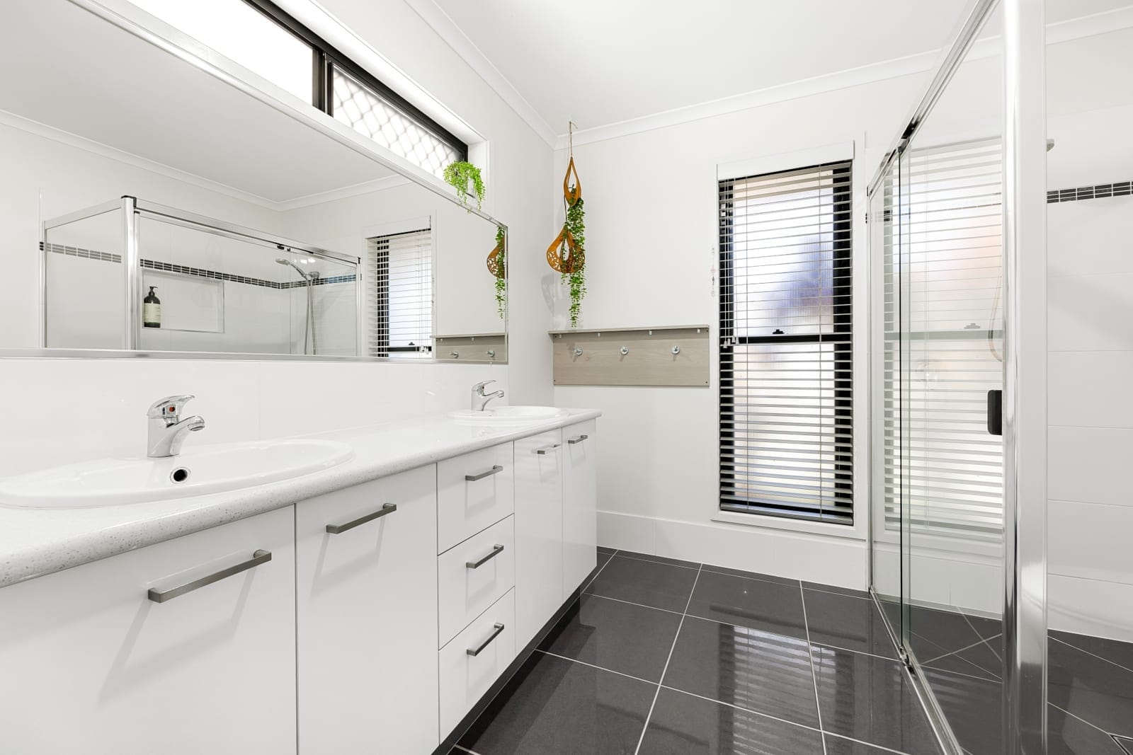 Modern comfort and privacy in leafy central position