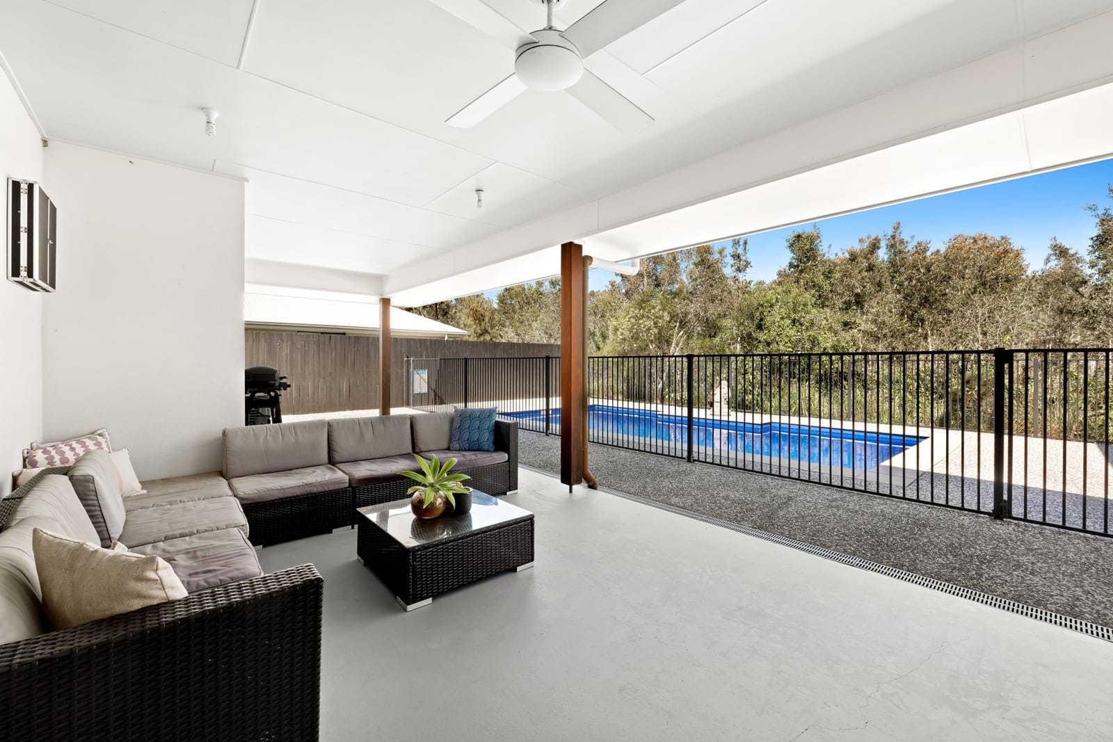 Modern comfort and privacy in leafy central position