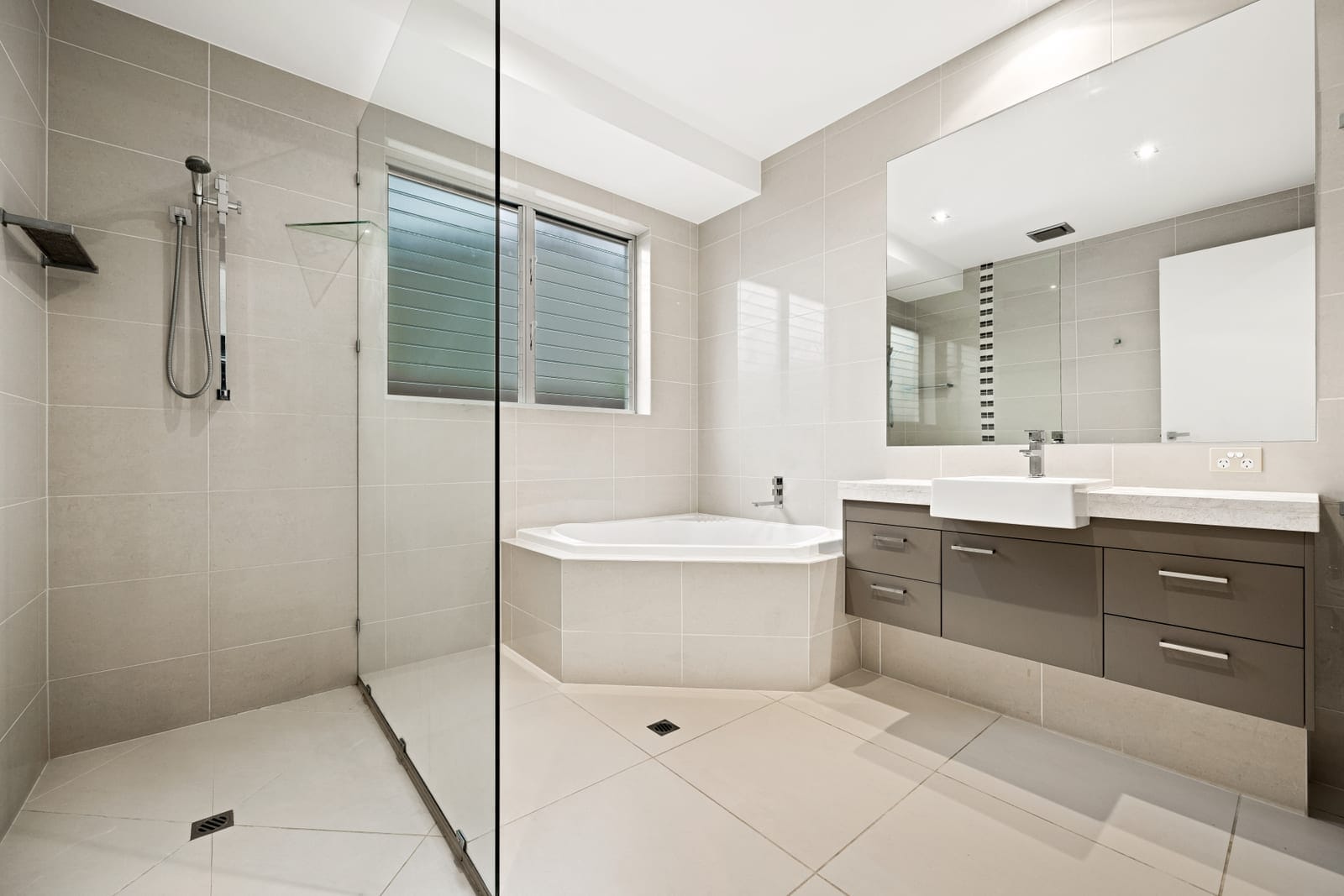 North-Facing Waterfront!