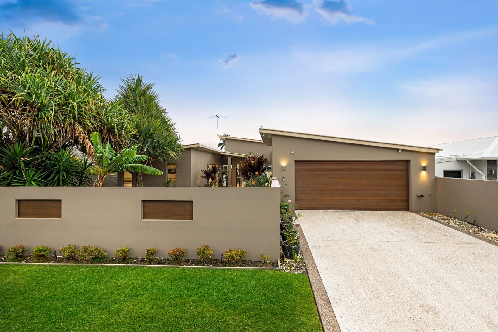 North-Facing Waterfront!