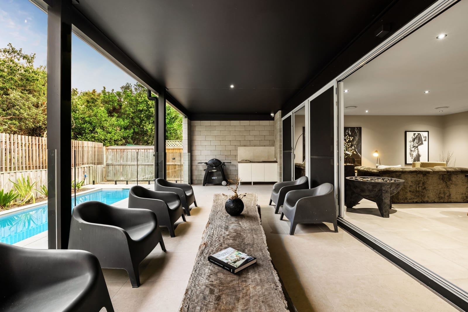 Single Level, Beachside Luxury!