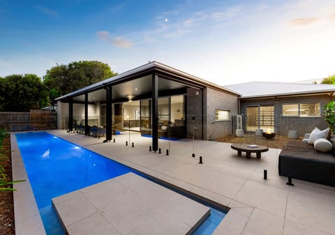 Single Level, Beachside Luxury!