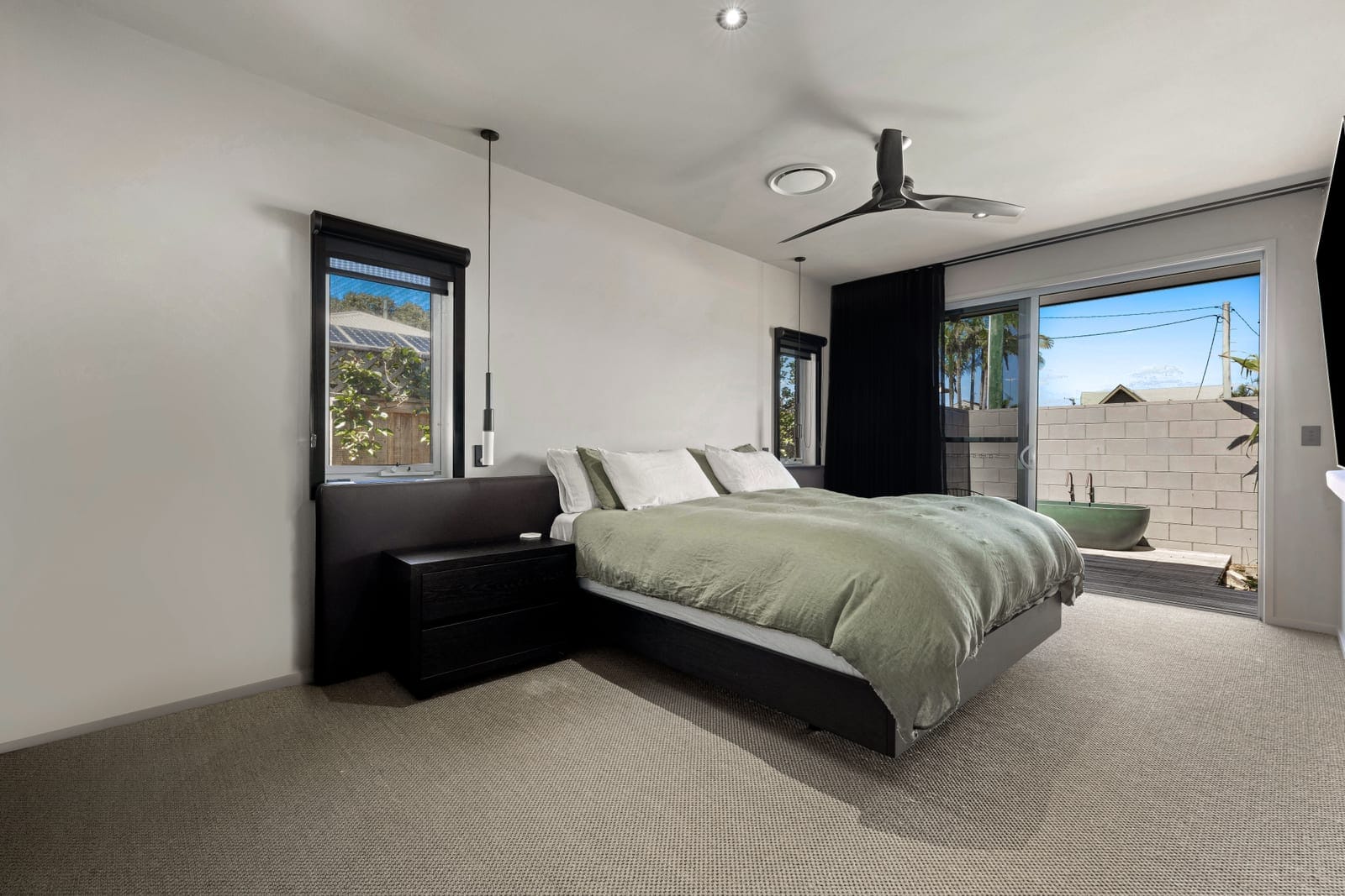 Single Level, Beachside Luxury!