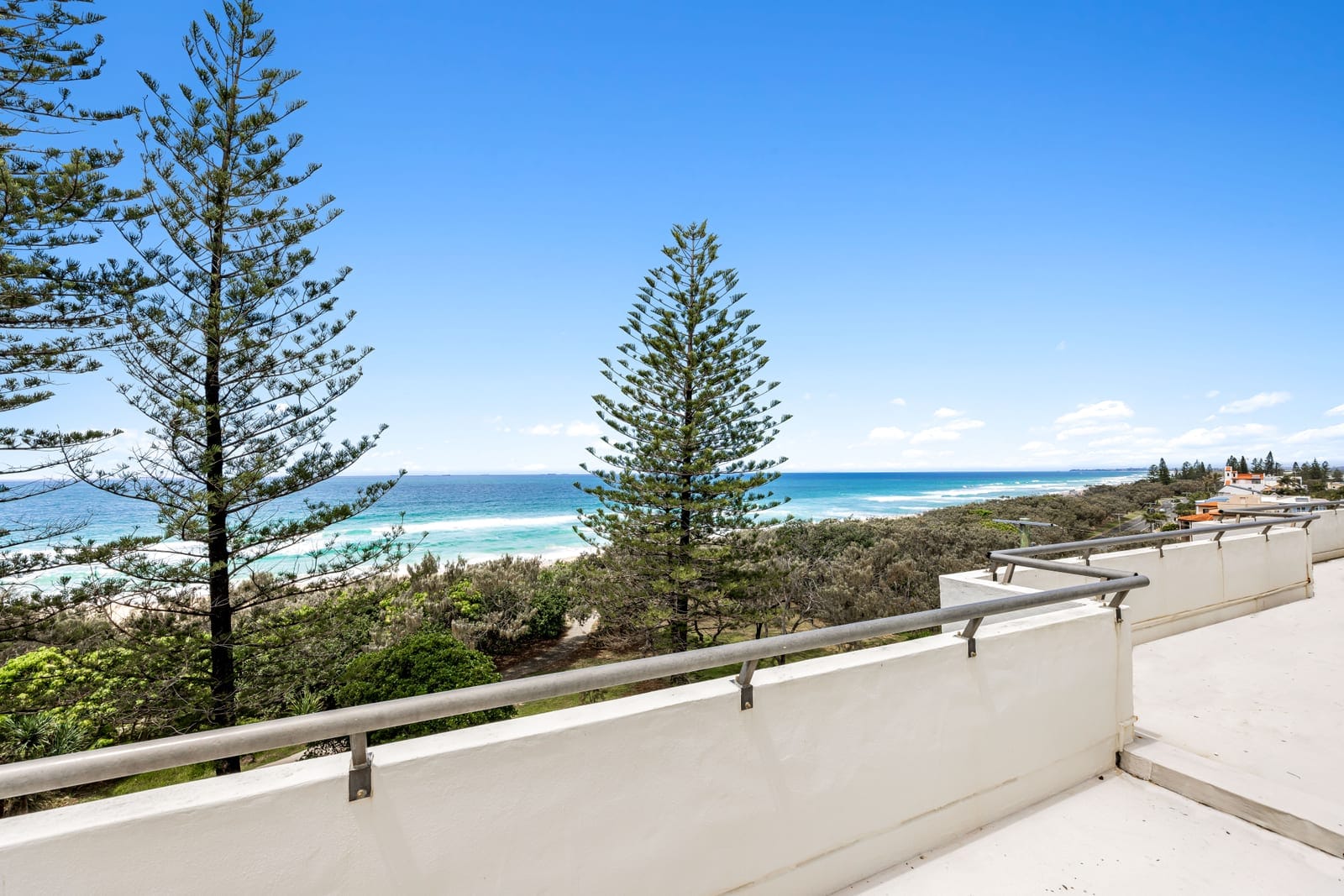 Top Floor, Blue-Chip Buddina Beachfront!