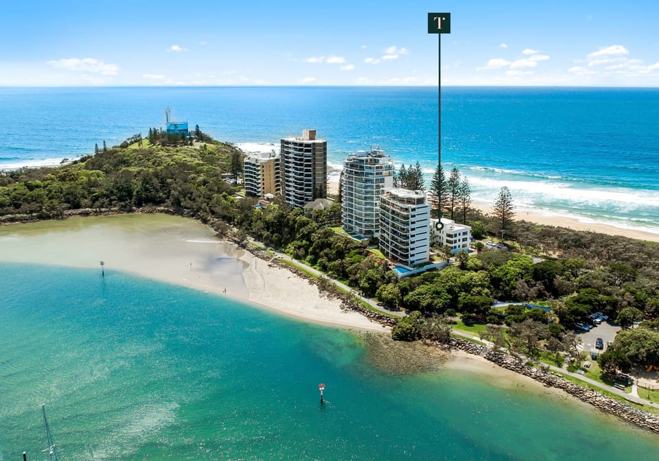 Top Floor, Blue-Chip Buddina Beachfront!