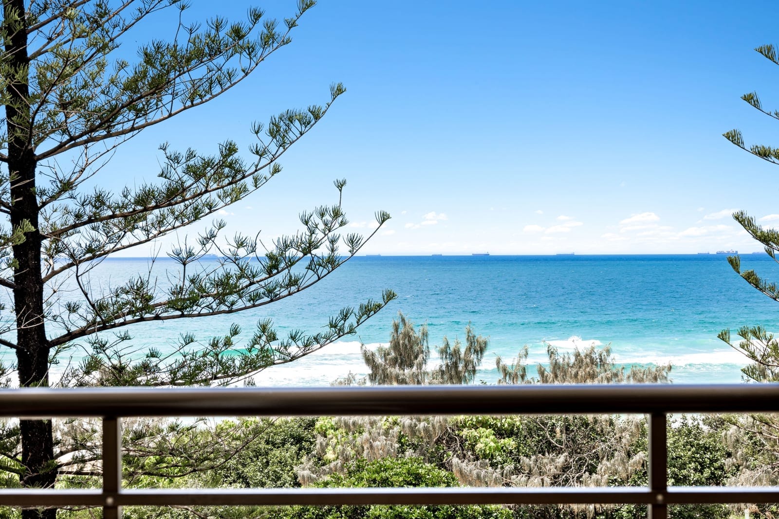 Top Floor, Blue-Chip Buddina Beachfront!