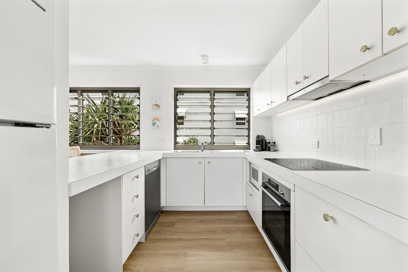Top Floor, Blue-Chip Buddina Beachfront!