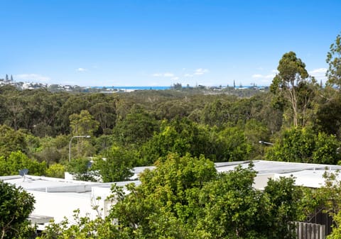 Pavilions Perfection: North Facing, Vacant, Ocean Views!