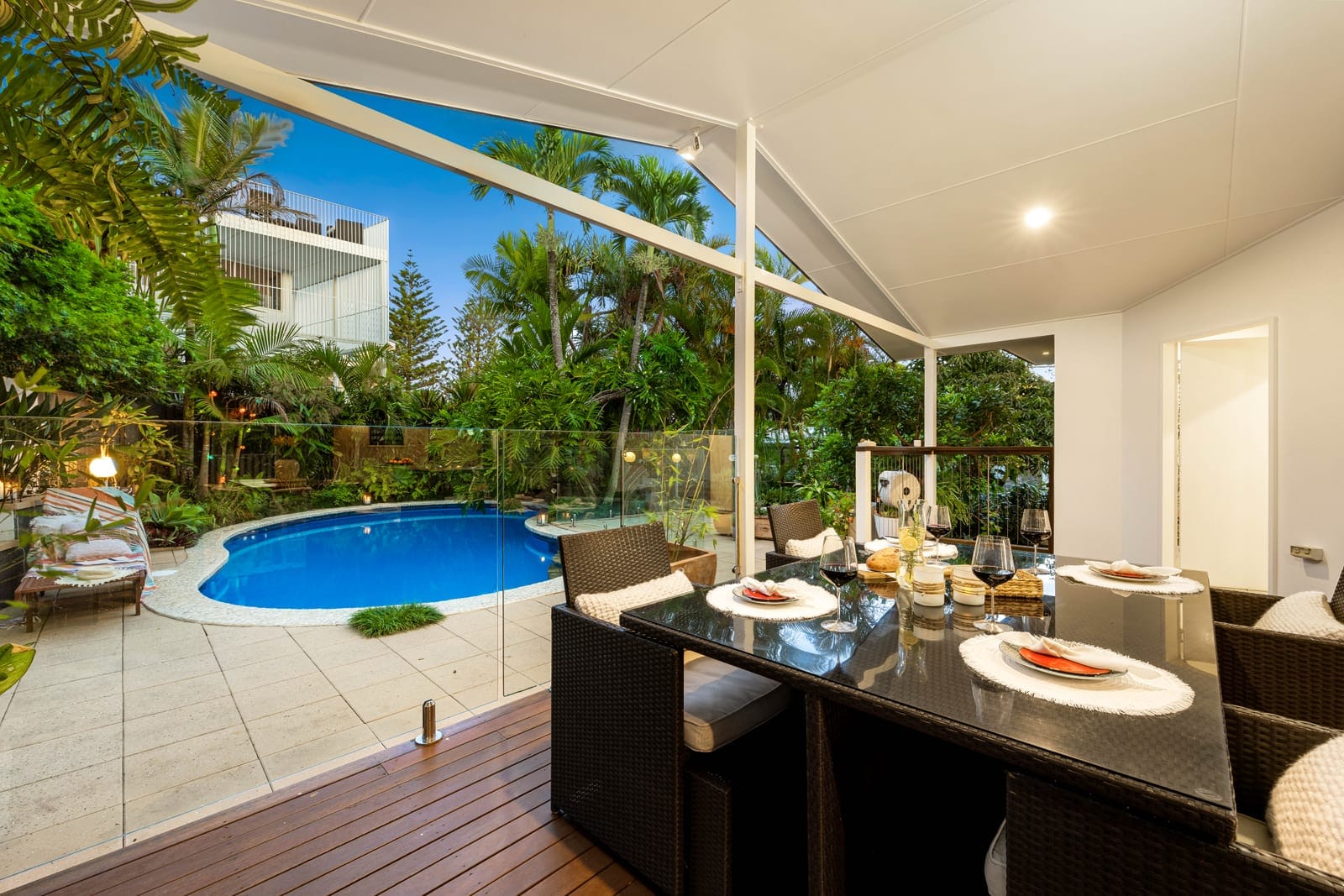 Tri-Level, Dual Living, Dress Circle!