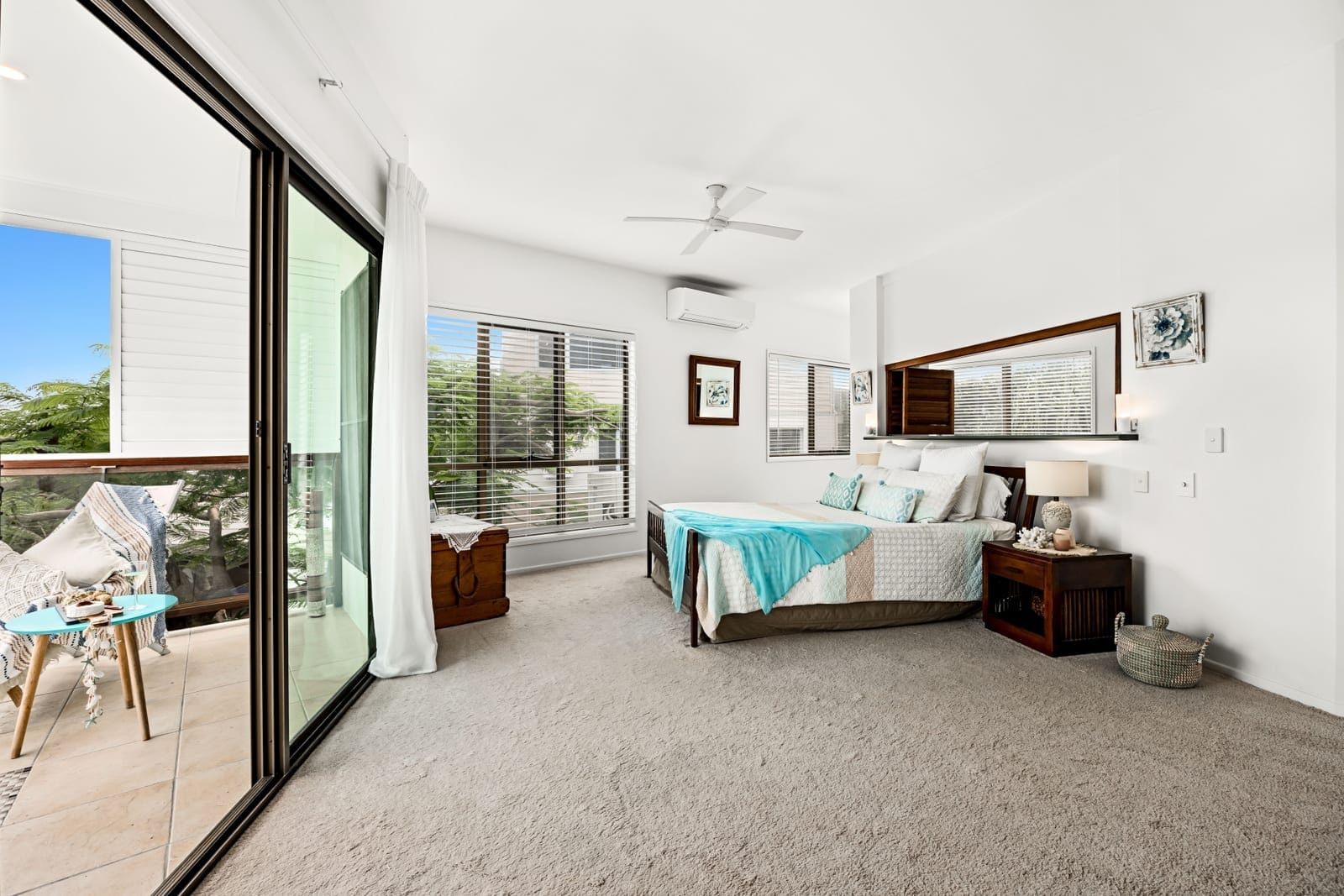 Tri-Level, Dual Living, Dress Circle!