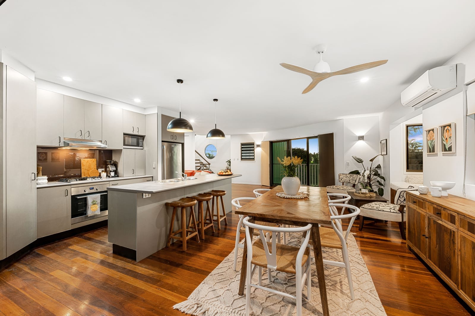 Tri-Level, Dual Living, Dress Circle!