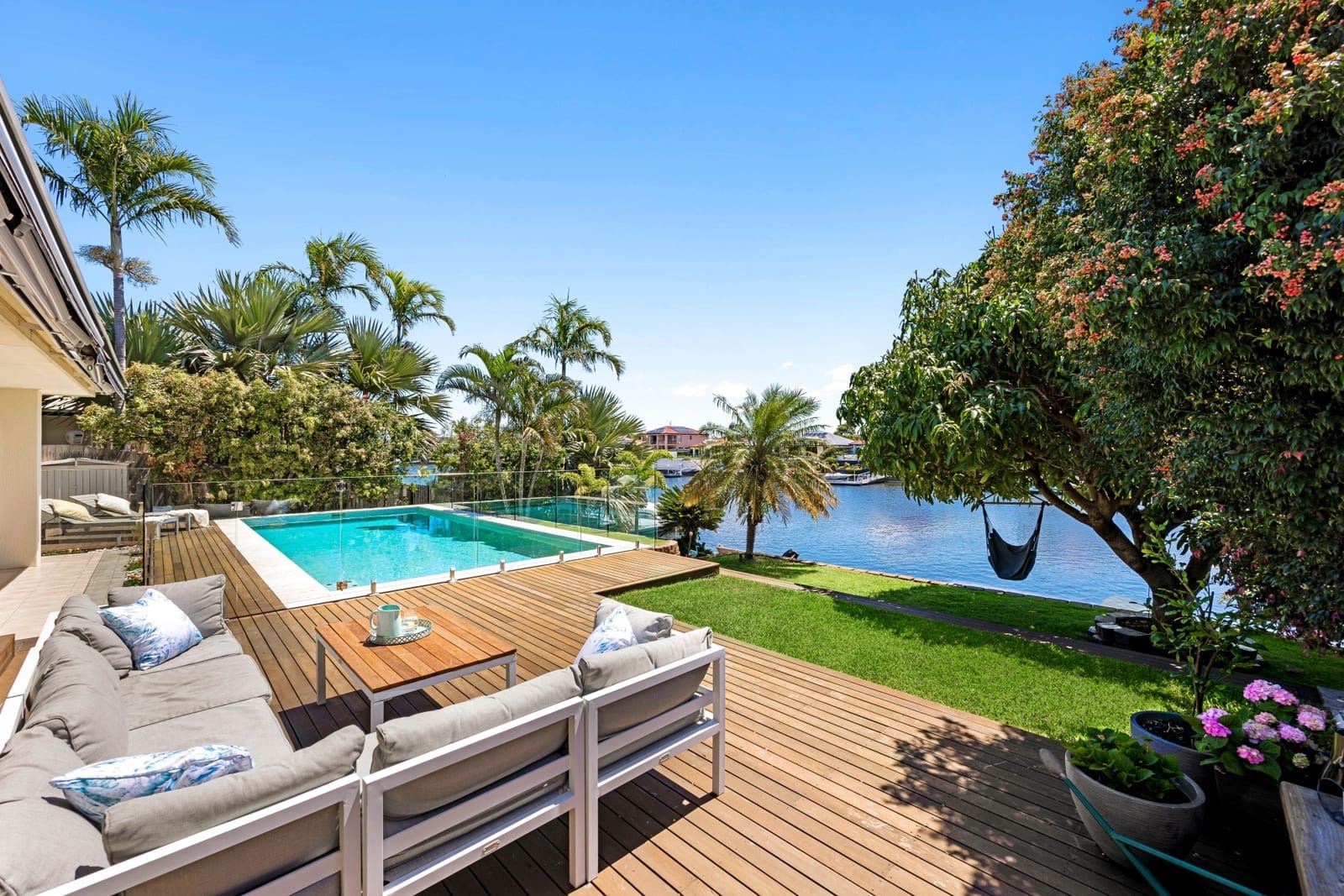 Waterfront Entertainer, Just in Time for Summer!