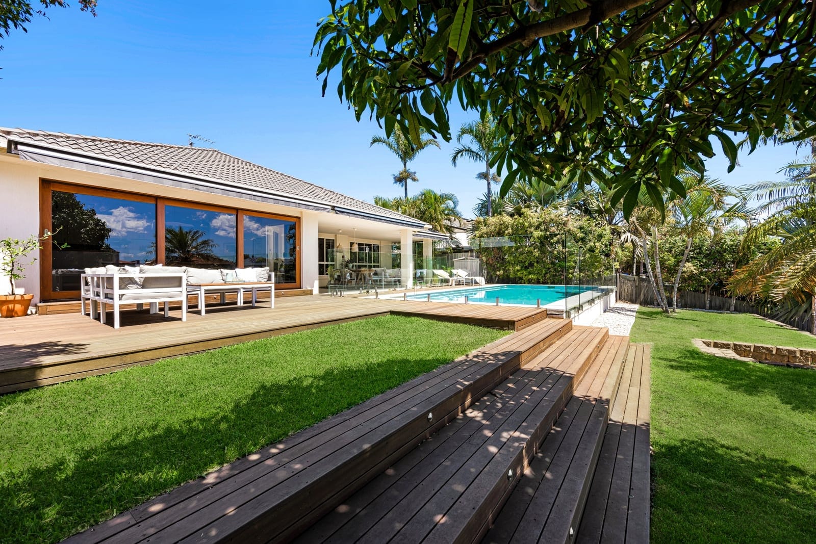 Waterfront Entertainer, Just in Time for Summer!