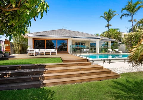 Waterfront Entertainer, Just in Time for Summer!