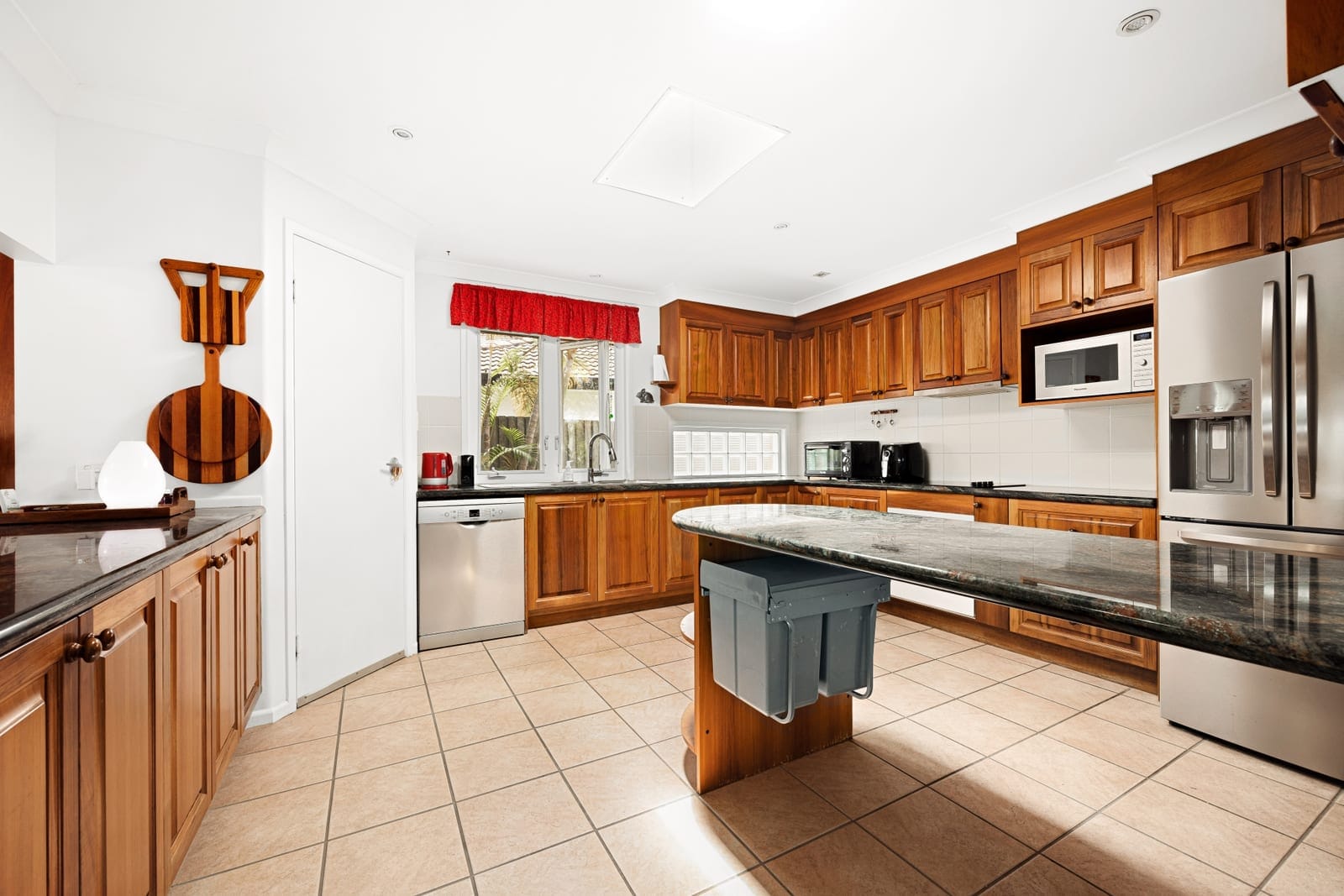 Waterfront Entertainer, Ocean Access!