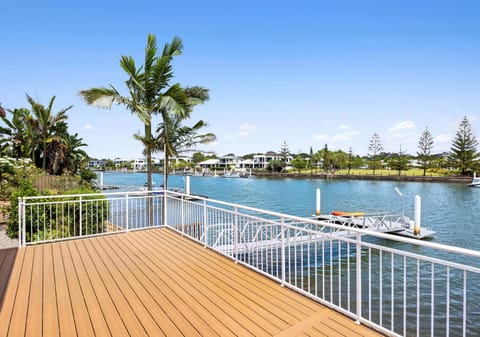 Waterfront Entertainer, Ocean Access!