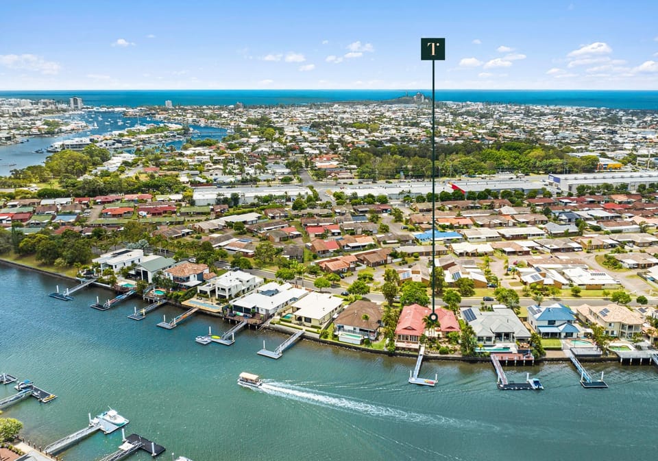 Waterfront Entertainer, Ocean Access!