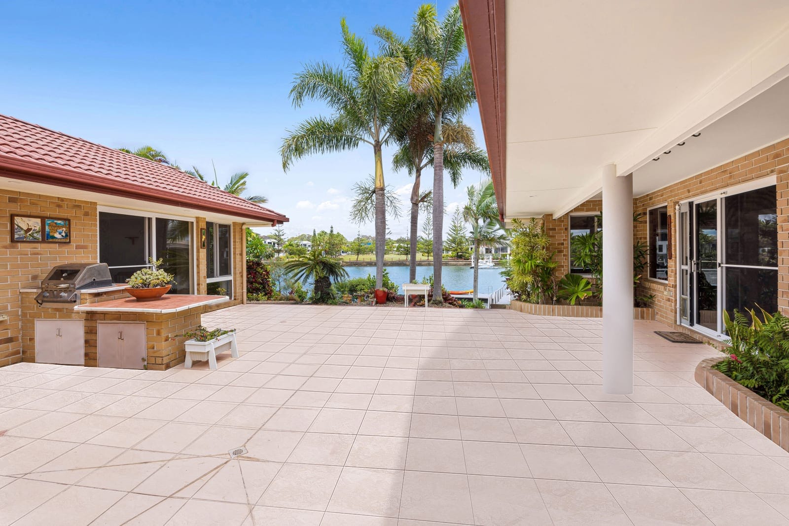 Waterfront Entertainer, Ocean Access!