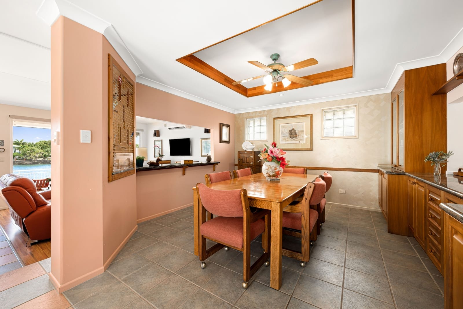 Waterfront Entertainer, Ocean Access!