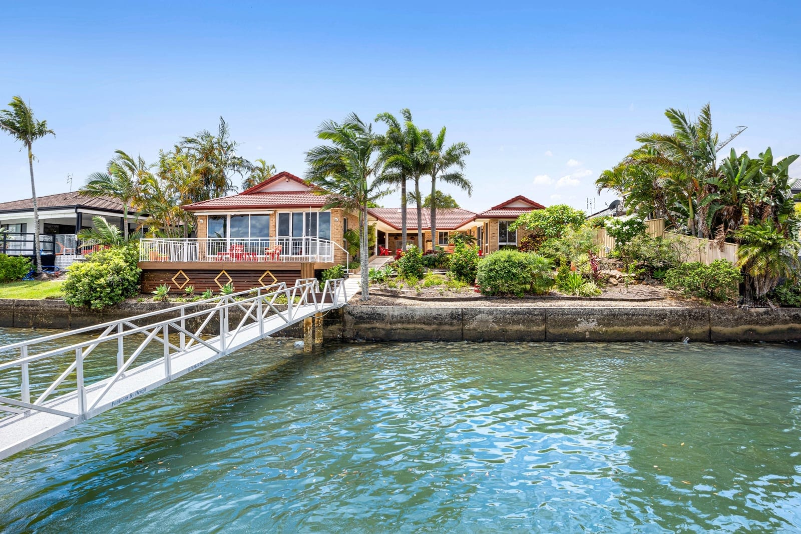 Waterfront Entertainer, Ocean Access!