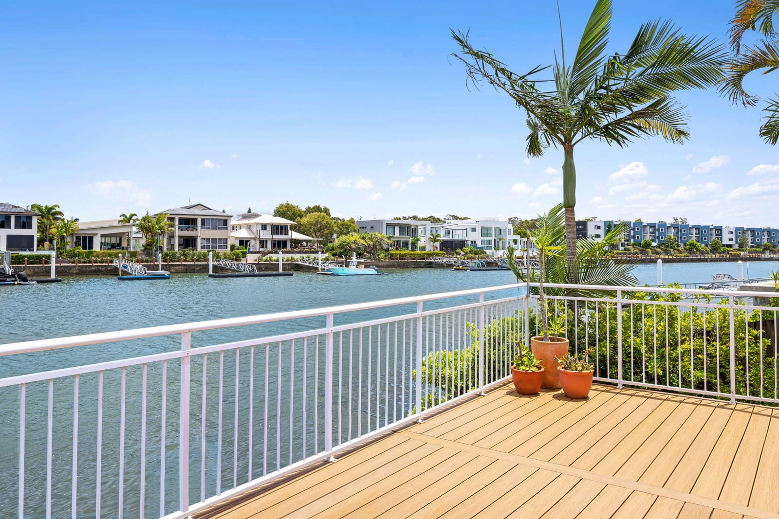 Waterfront Entertainer, Ocean Access!