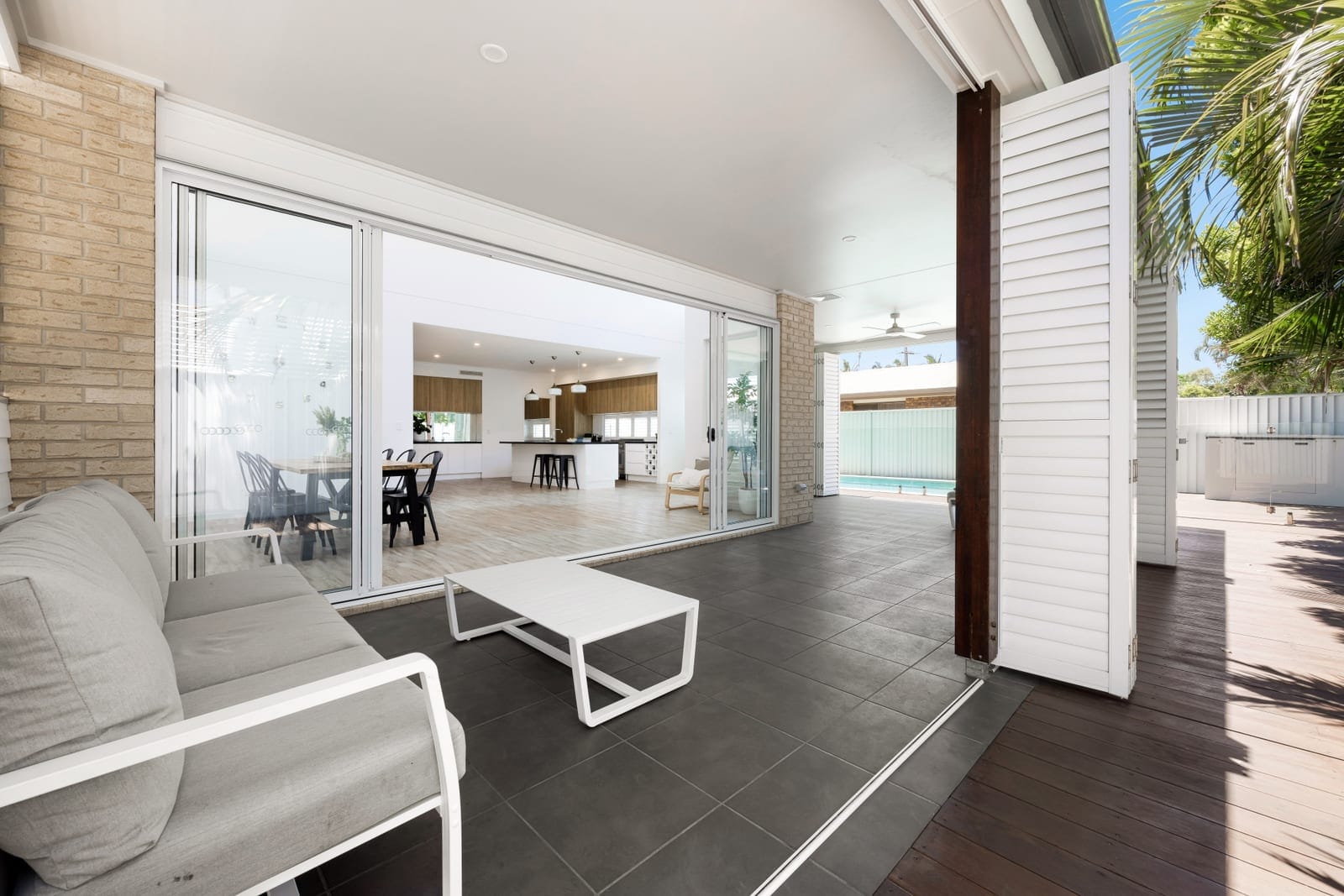 Beachside Perfection: Family-Friendly & Stylish!