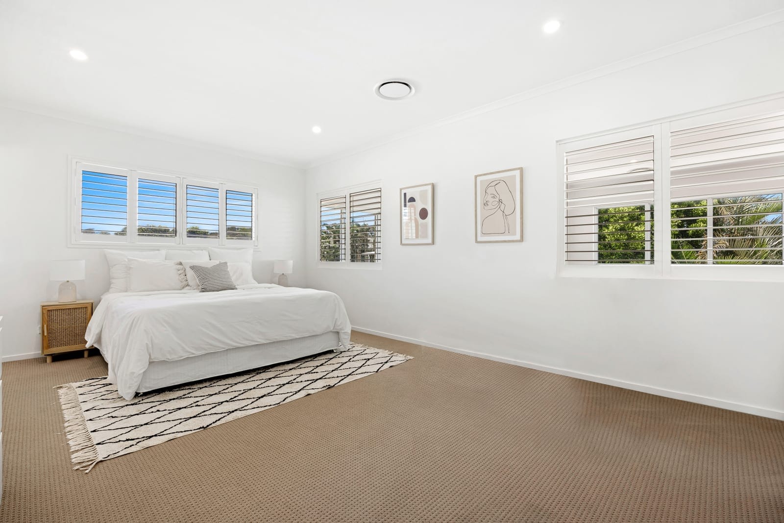 Beachside Perfection: Family-Friendly & Stylish!