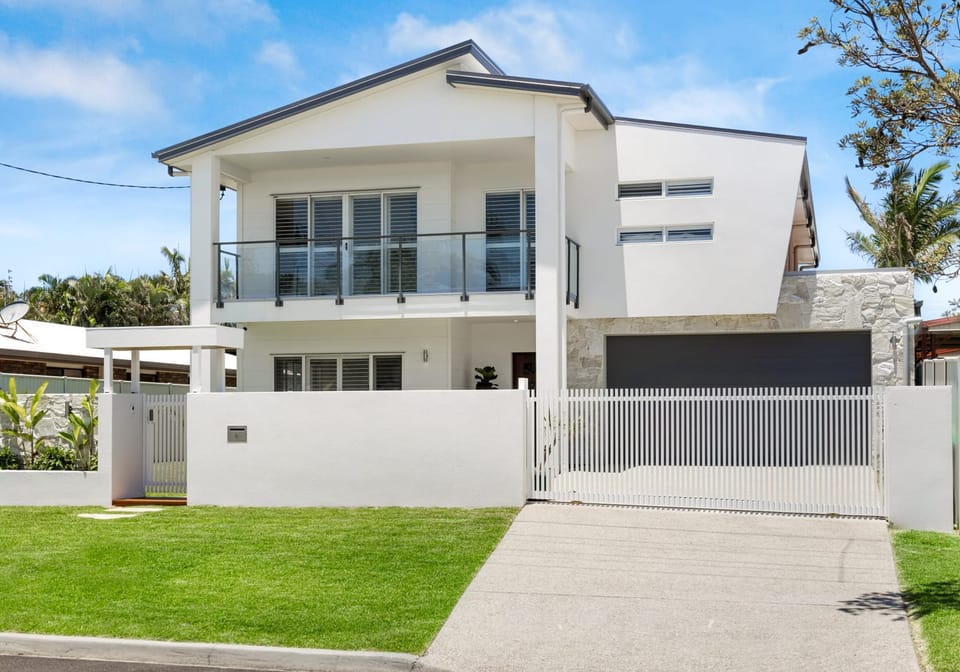 Beachside Perfection: Family-Friendly & Stylish!