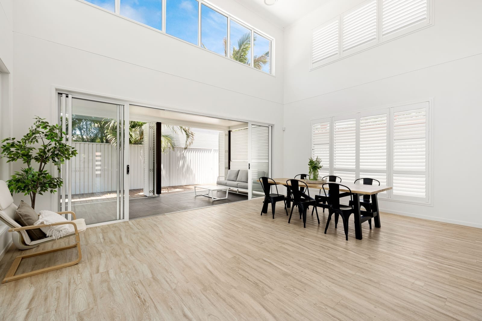 Beachside Perfection: Family-Friendly & Stylish!