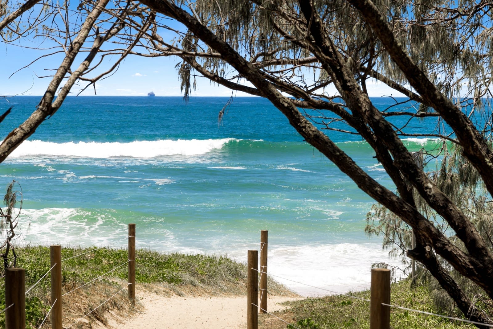 Beachside Perfection: Family-Friendly & Stylish!